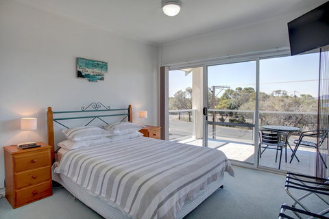 Bay Bliss - Accommodation Redcliffe 12