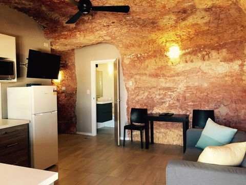 The Lookout Cave Underground Motel - Accommodation Redcliffe 17