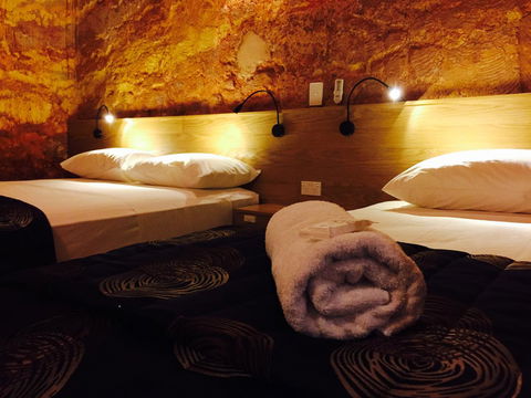 The Lookout Cave Underground Motel - Accommodation Redcliffe 28