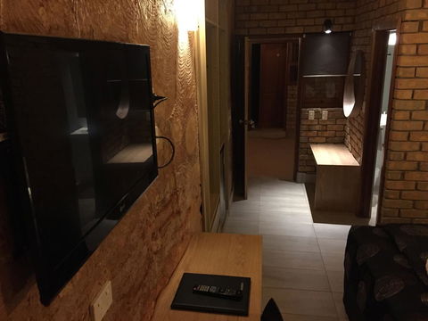 The Lookout Cave Underground Motel - Accommodation Redcliffe 26