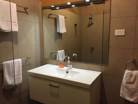 The Lookout Cave Underground Motel - Accommodation Redcliffe 30