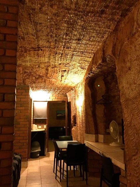 The Lookout Cave Underground Motel - Accommodation Redcliffe 19