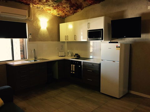 The Lookout Cave Underground Motel - Accommodation Redcliffe 41