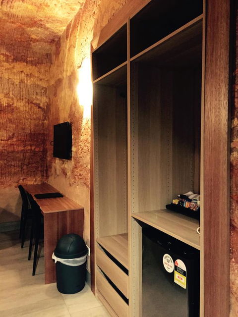 The Lookout Cave Underground Motel - Accommodation Redcliffe 36
