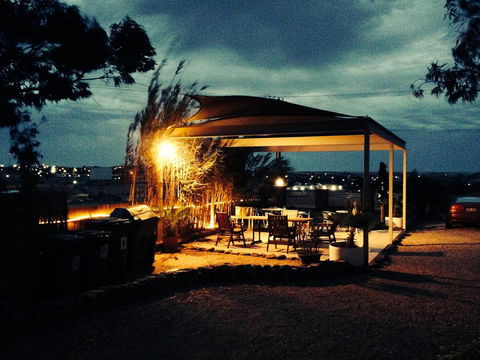 The Lookout Cave Underground Motel - Accommodation Redcliffe 14