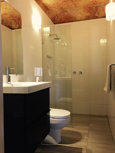 The Lookout Cave Underground Motel - Accommodation Redcliffe 39