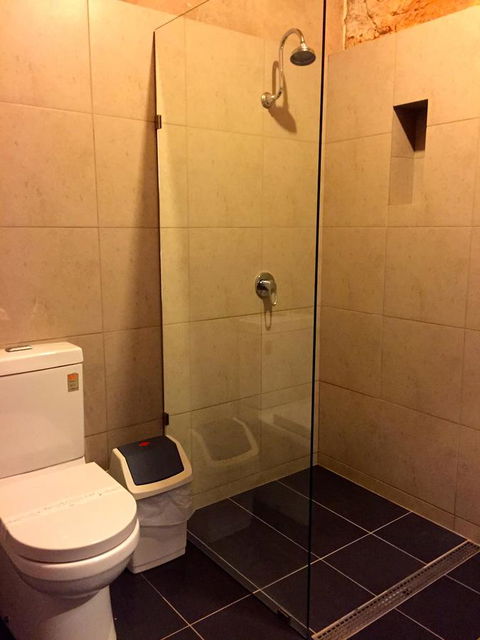 The Lookout Cave Underground Motel - Accommodation Redcliffe 31