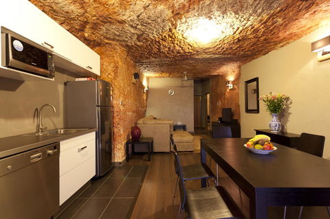 The Lookout Cave Underground Motel - Accommodation Redcliffe 21