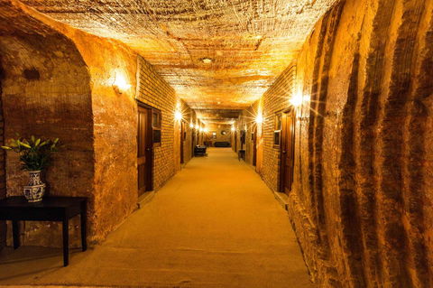 The Lookout Cave Underground Motel - Accommodation Redcliffe 35