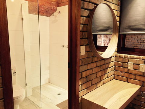 The Lookout Cave Underground Motel - Accommodation Redcliffe 32