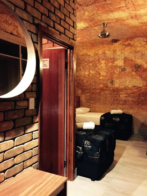 The Lookout Cave Underground Motel - Accommodation Redcliffe 37
