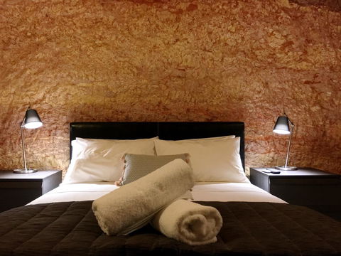The Lookout Cave Underground Motel - Accommodation Redcliffe 9