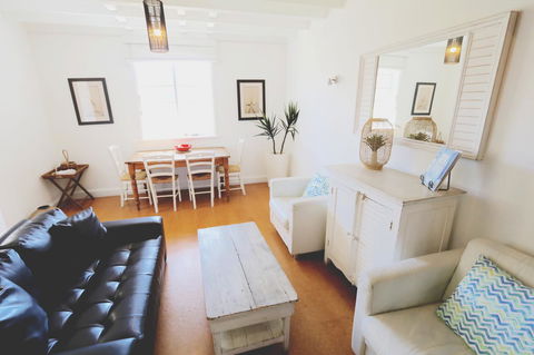 Caledonian Inn - Accommodation Redcliffe 17