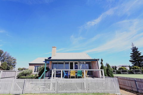 Caledonian Inn - Accommodation Redcliffe 4