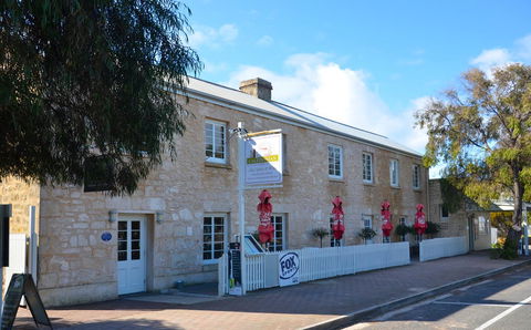 Caledonian Inn - Accommodation Redcliffe 28