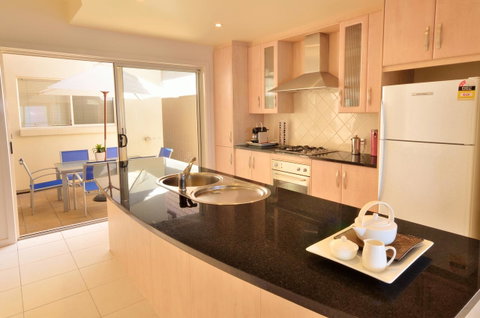 Adelaide Luxury Beach House - Accommodation Redcliffe 26