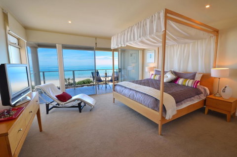 Adelaide Luxury Beach House - Accommodation Redcliffe 2