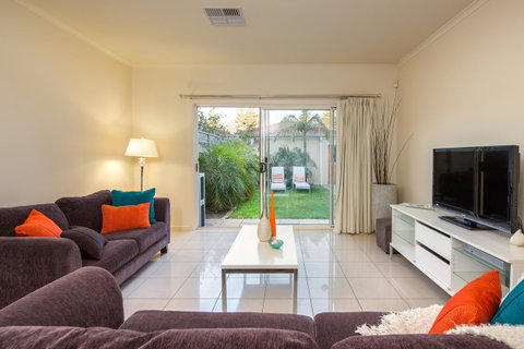 Adelaide Luxury Beach House - Accommodation Redcliffe 32