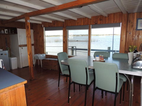 PS Federal Retreat Paddle Steamer Goolwa - Accommodation Redcliffe 23