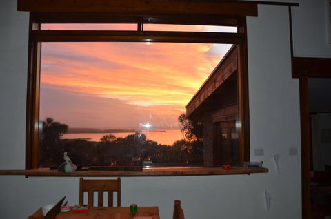 Of Stone & Wood Guesthouse - Accommodation Redcliffe 23