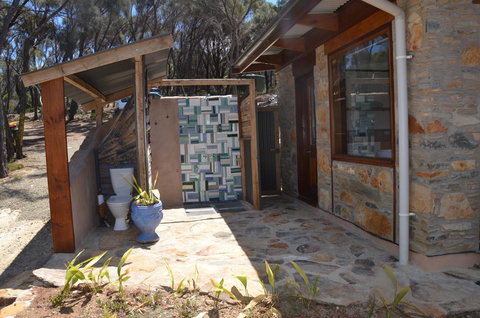 Of Stone & Wood Guesthouse - Accommodation Redcliffe 16