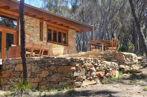 Of Stone & Wood Guesthouse - Accommodation Redcliffe 22