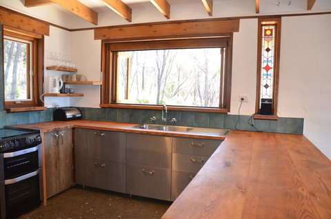 Of Stone & Wood Guesthouse - Accommodation Redcliffe 10