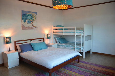 Of Stone & Wood Guesthouse - Accommodation Redcliffe 13