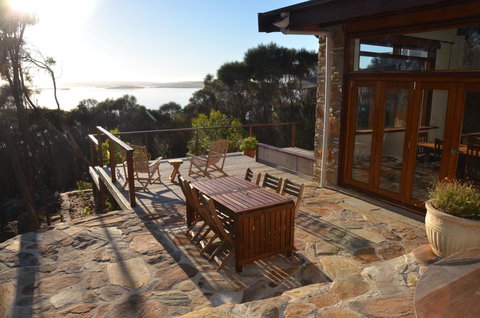 Of Stone & Wood Guesthouse - Accommodation Redcliffe 17