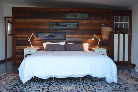 Of Stone & Wood Guesthouse - Accommodation Redcliffe 11