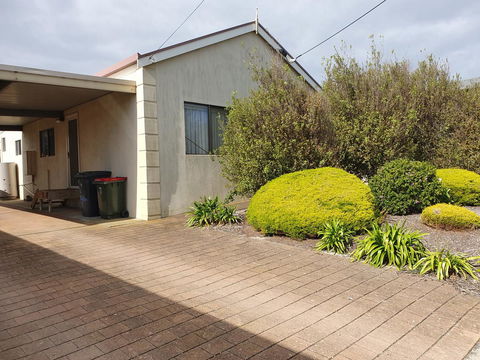 Super Central Location - Accommodation Redcliffe 2