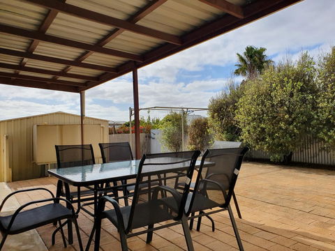 Super Central Location - Accommodation Redcliffe 11