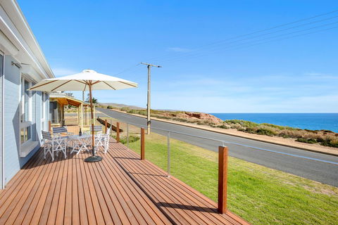 Salomon Sea Haus - Sellicks Beach - C21 SouthCoast Holidays - Accommodation Redcliffe 0