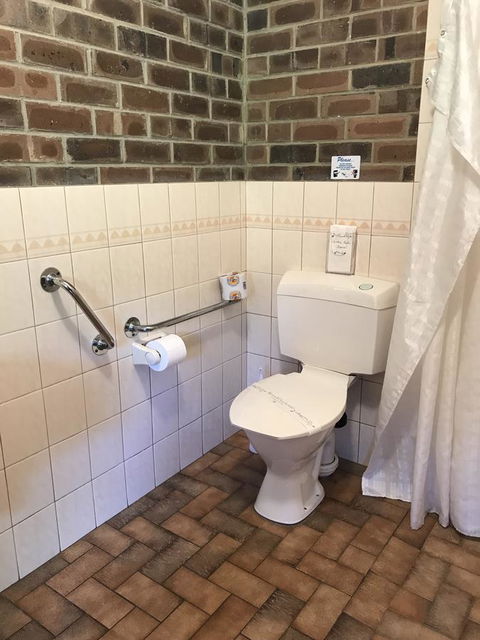 Lake Albert Motel - Accommodation Redcliffe 1