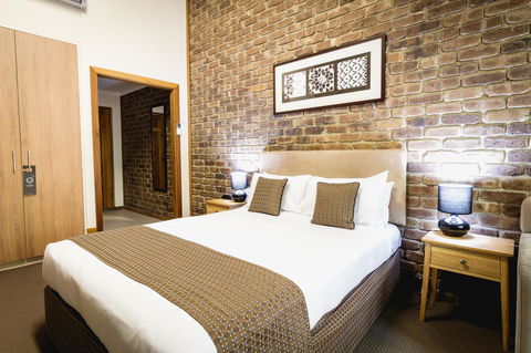 The Lodge By Manna - Accommodation Redcliffe 2