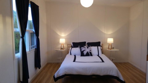 The Sandland Shack - Accommodation Redcliffe 1