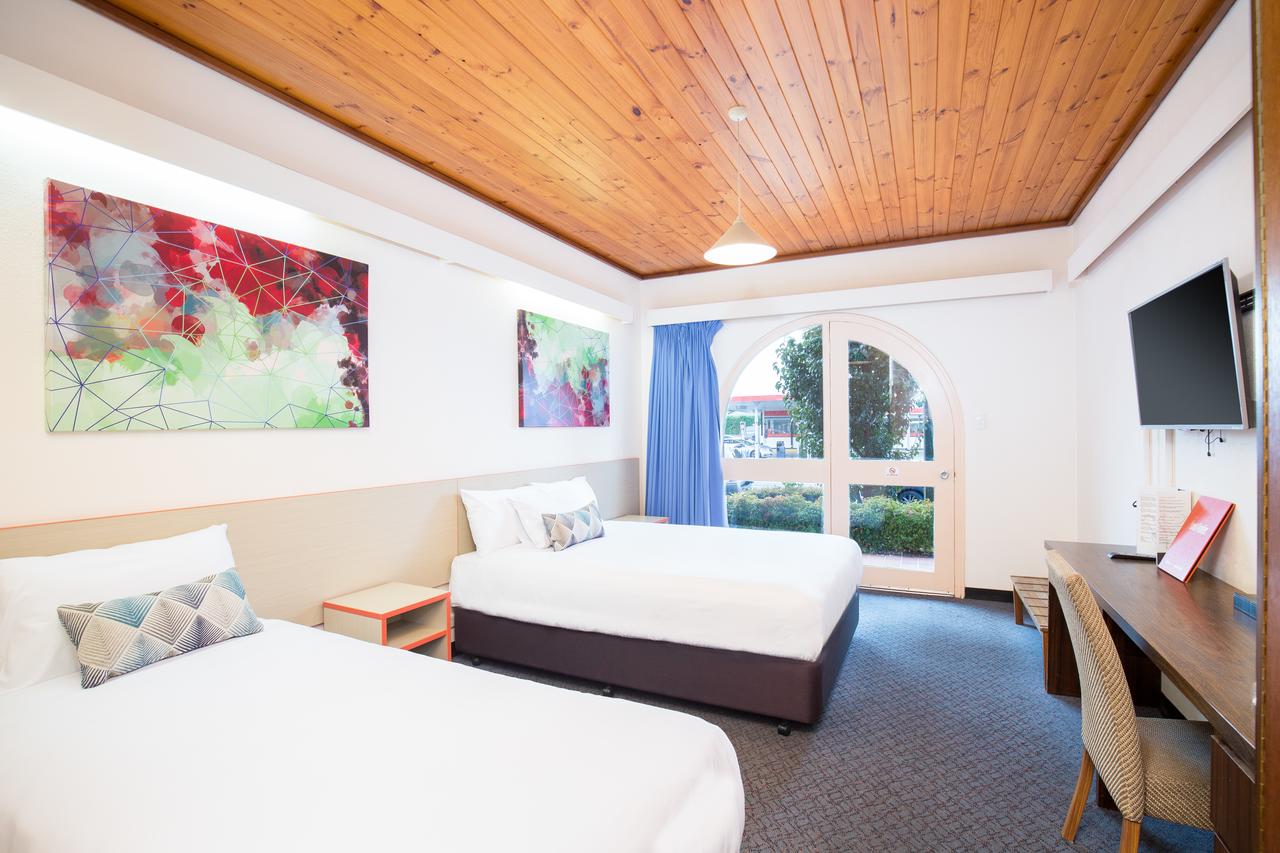 Tintinara SA Accommodation Redcliffe