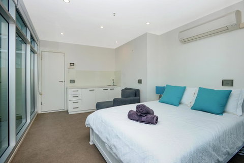 Glenelg Skyline Penthouse - Accommodation Redcliffe 12
