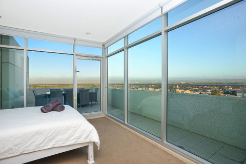 Glenelg Skyline Penthouse - Accommodation Redcliffe 13