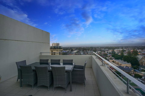Glenelg Skyline Penthouse - Accommodation Redcliffe 11