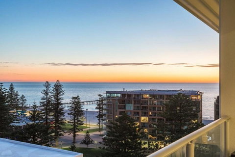 Glenelg Skyline Penthouse - Accommodation Redcliffe 3