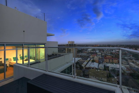 Glenelg Skyline Penthouse - Accommodation Redcliffe 10