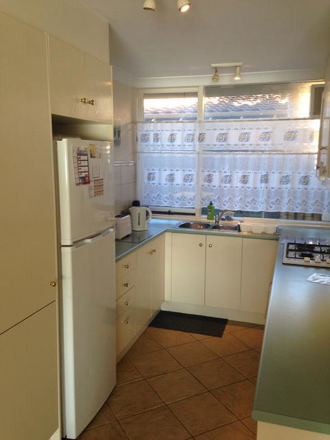 Lakeside - Accommodation Redcliffe 10