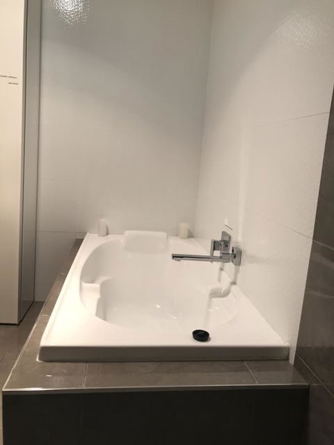 Lakeside - Accommodation Redcliffe 9