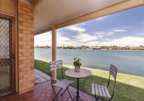 Lakeside - Accommodation Redcliffe 1