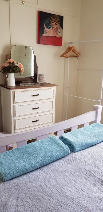 Sinclair Cottage - Accommodation Redcliffe 14