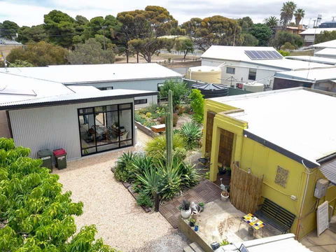 Sinclair Cottage - Accommodation Redcliffe 10