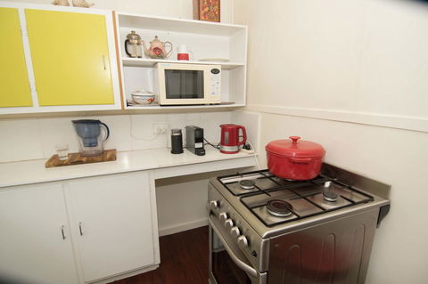 Sinclair Cottage - Accommodation Redcliffe 21