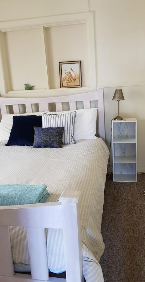 Sinclair Cottage - Accommodation Redcliffe 4