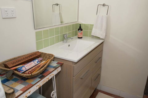 Sinclair Cottage - Accommodation Redcliffe 18